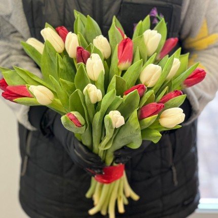 Заказать букет белых и красных тюльпанов недорого с доставкой в по Брехово