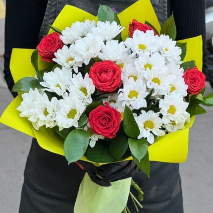 Букет с розами и хризантемами "Волшебство" - заказ с достакой с доставкой в по Брехово